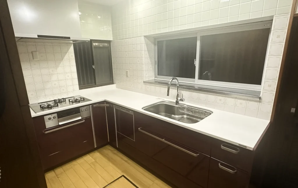 配置はそのままに、 明るく心地よいキッチンへ。